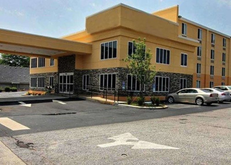 Quality Inn & Suites - photo 1