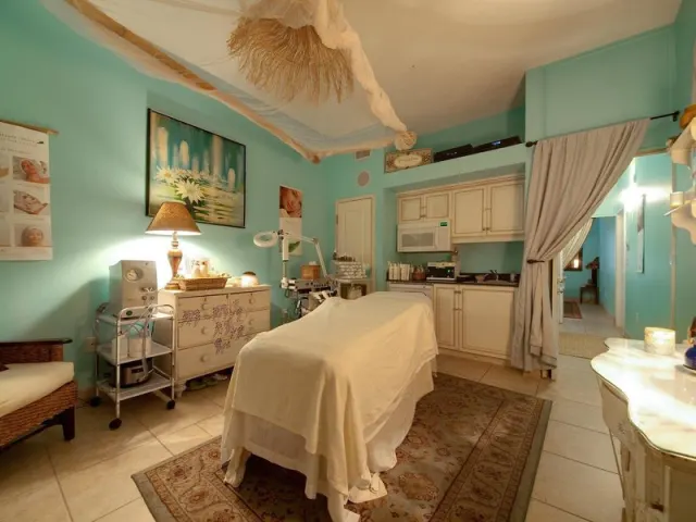 Tahitian Inn - photo 3