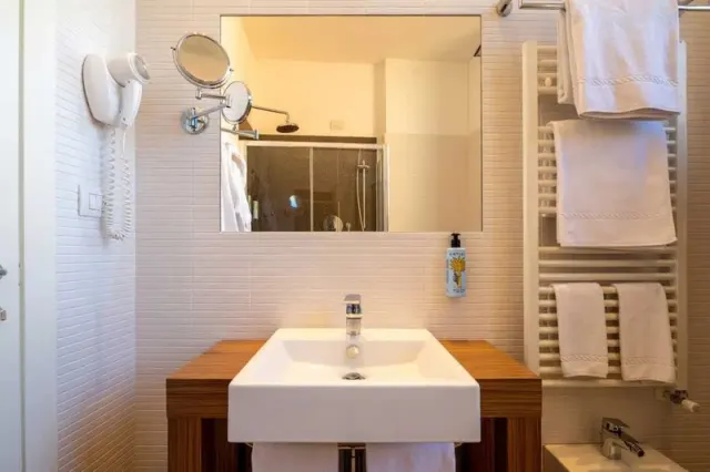 Hotel Monte Rosa - صورة 4