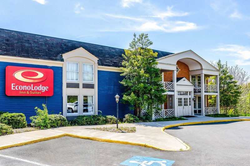 Econo Lodge Inn & Suites Radford-Blacksburg Area - photo 1