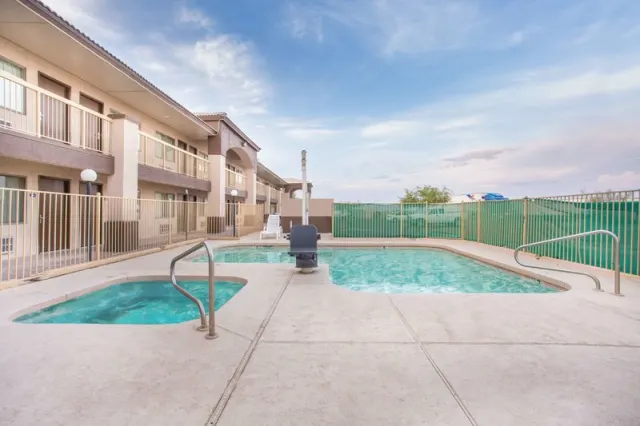 Days Inn by Wyndham Buckeye - photo 3