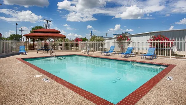 Best Western Limestone Inn & Suites - photo 3