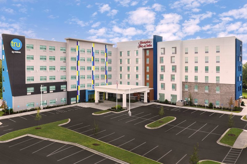 Tru by Hilton Charlotte Airport Lake Pointe - photo 1