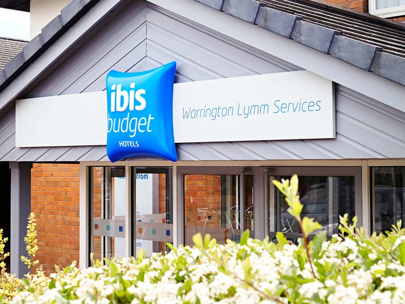 ibis budget Warrington Lymm Services - foto 1