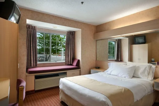 Microtel Inn  Suites by Wyndham BaldwinsvilleSyracuse - photo 4
