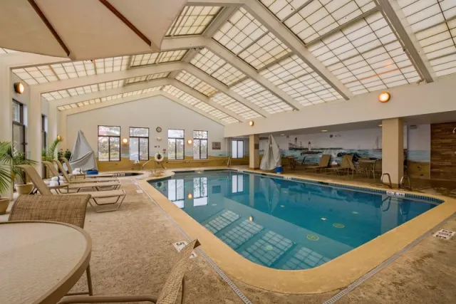 Hampton Inn Portsmouth Central - photo 4