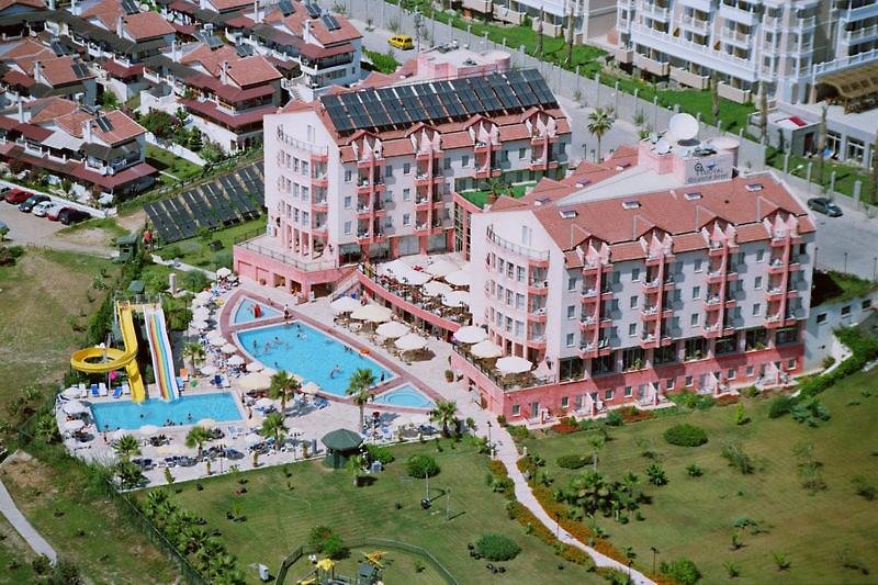 Royal Atlantis Beach - photo 1
