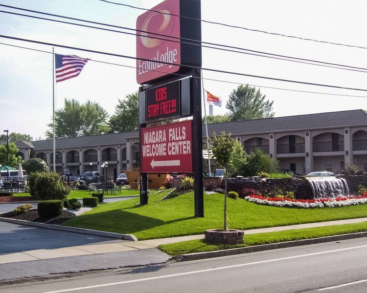 Econo Lodge At The Falls North - photo 1