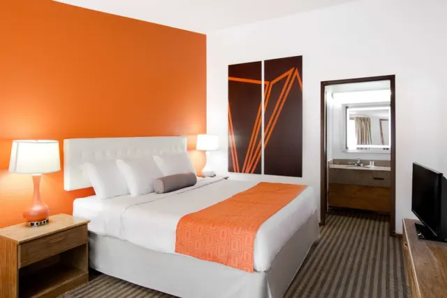 Howard Johnson by Wyndham Wilmington - photo 2