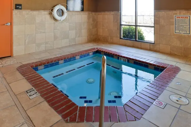 Hampton Inn & Suites Albuquerque Coors Road - photo 4