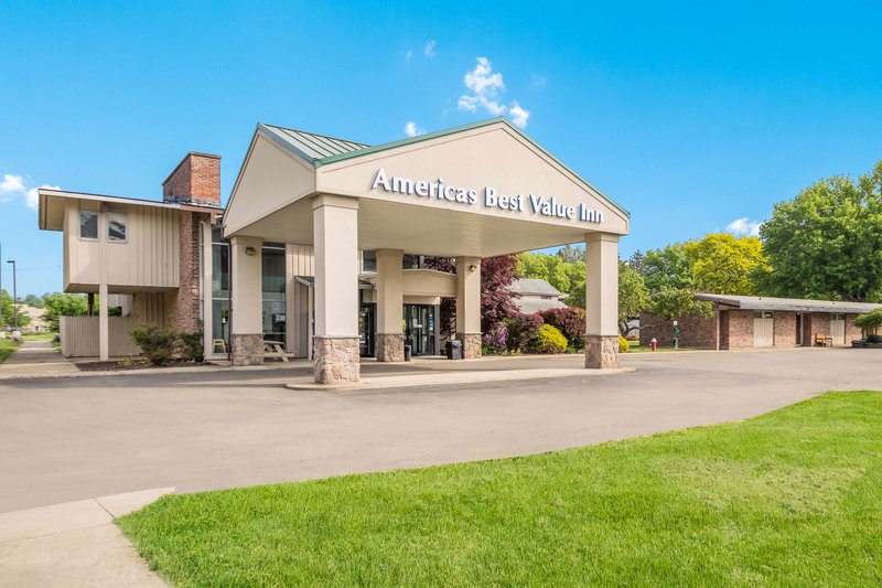 Americas Best Value Inn Lodge on the Green - photo 1