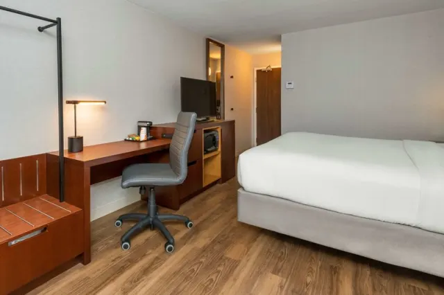 Holiday Inn Ottawa East - photo 2