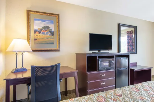 Days Inn by Wyndham Lexington - photo 4