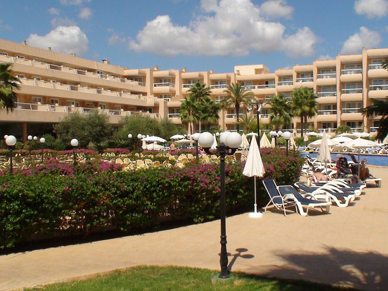 Tropic Garden Hotel & Apartments - photo 1