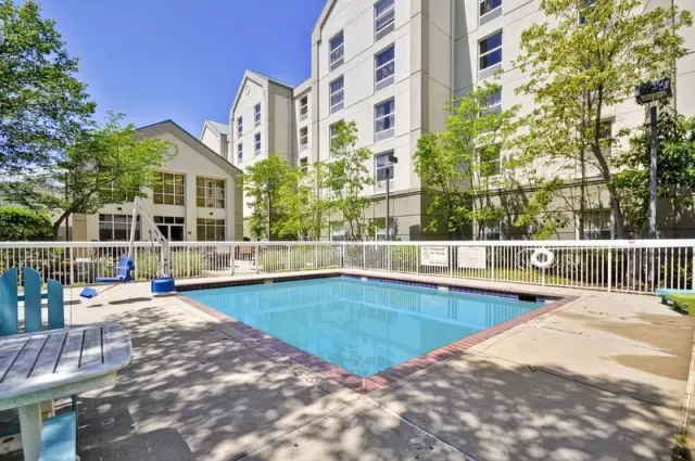 Hampton Inn  Suites Memphis Shady Grove - photo 4
