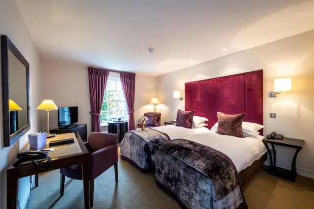 Bedford Lodge Hotel - photo 2