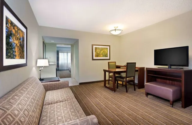 Embassy Suites by Hilton Parsippany - photo 4