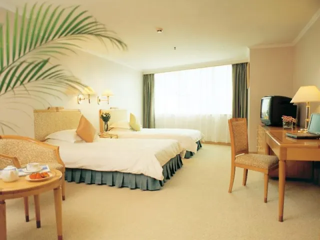 Holiday Inn Donghua Shenzhen - photo 2