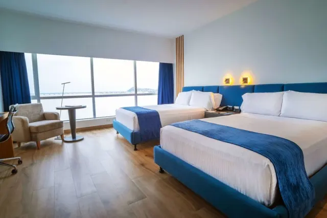 Wyndham Guayaquil Puerto Santa Ana - photo 4