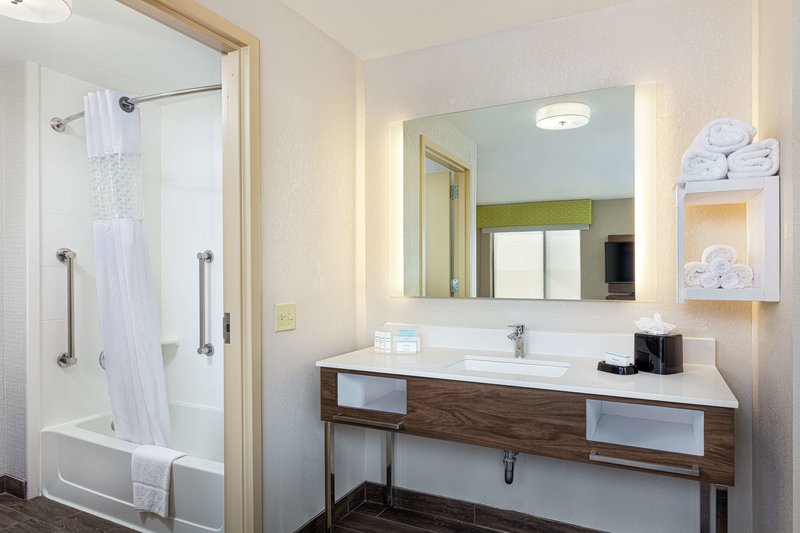 Hampton Inn & Suites Omaha-Downtown - صورة 1