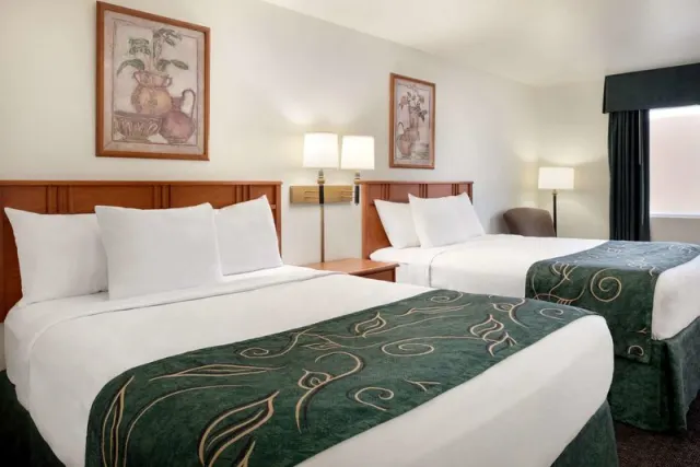 Travelodge by Wyndham Clinton Valley West Court - foto 4