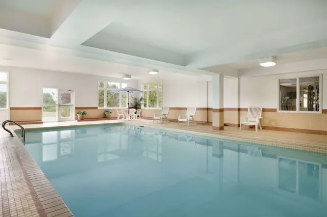Days Inn by Wyndham Orillia - photo 3