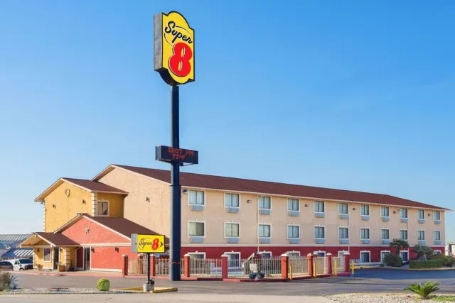 Super 8 by Wyndham San Antonio/I-35 North, San Antonio