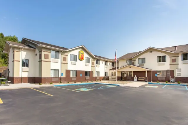 Super 8 by Wyndham Weston WV, Weston
