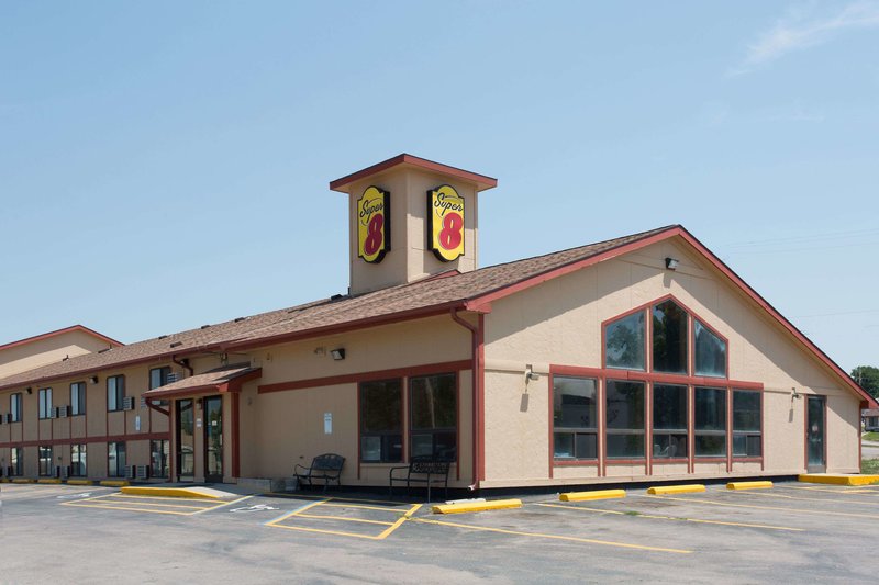 Super 8 by Wyndham Chadron NE - photo 1