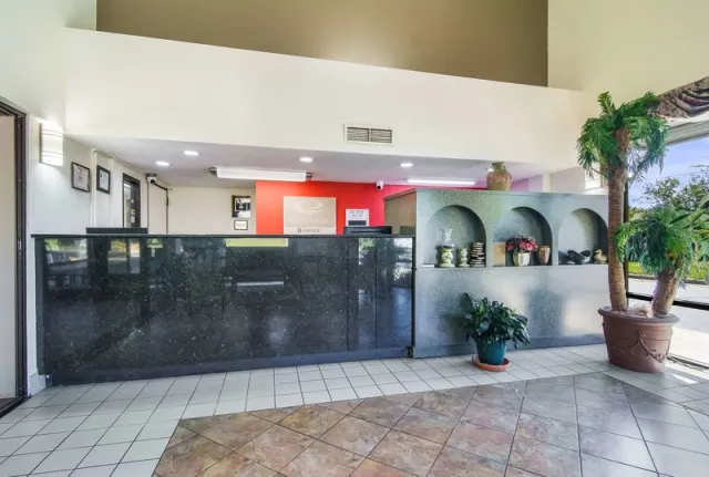 Econo Lodge South - снимка 4