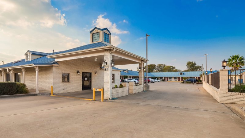Best Western Regency Inn  Suites - photo 1