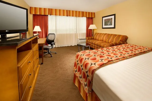 Drury Inn  Suites Phoenix Airport - photo 3