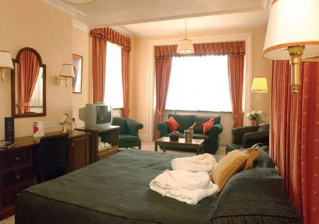 North Stafford Hotel - photo 4