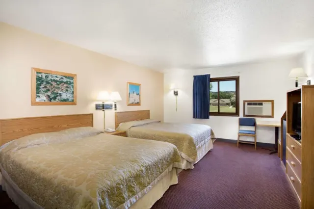 Super 8 by Wyndham Hot Springs - photo 4