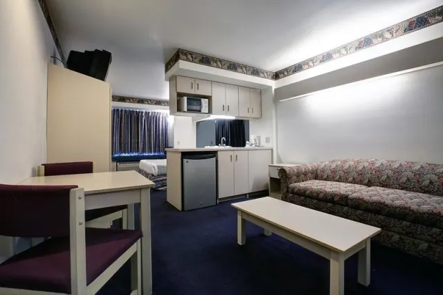 Americas Best Value Inn & Suites Racine - photo 4