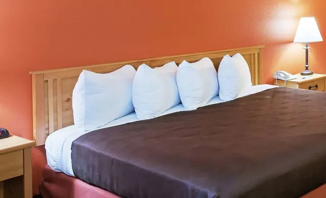 AmericInn by Wyndham Sturgeon Bay - photo 2