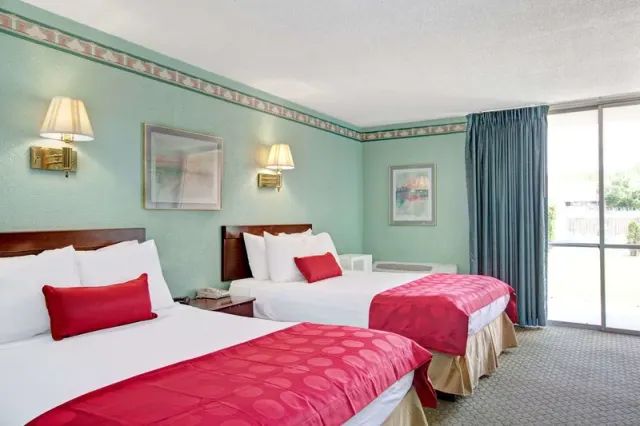 Ramada by Wyndham Parsippany - photo 4