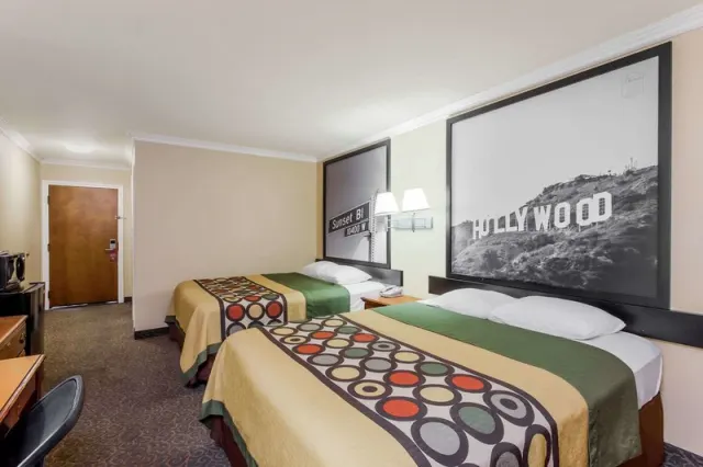 Super 8 by Wyndham Los Angeles Downtown - photo 4