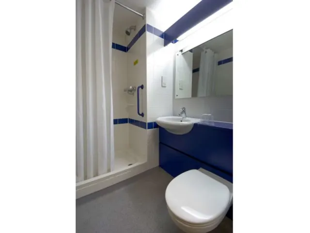 Travelodge Birmingham Oldbury - photo 4