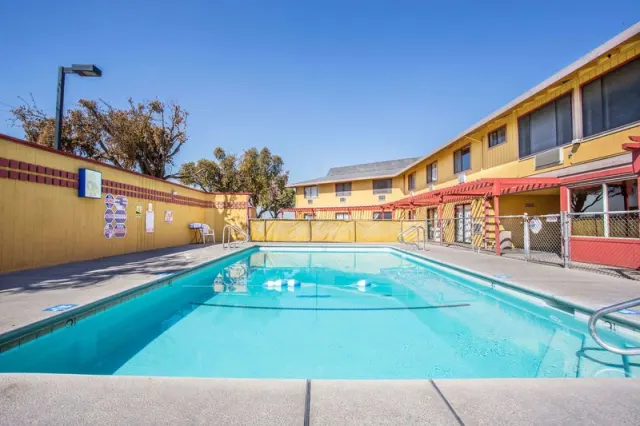 Travelodge by Wyndham Turlock - foto 2