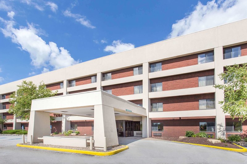 Days Inn by Wyndham Davenport - photo 1
