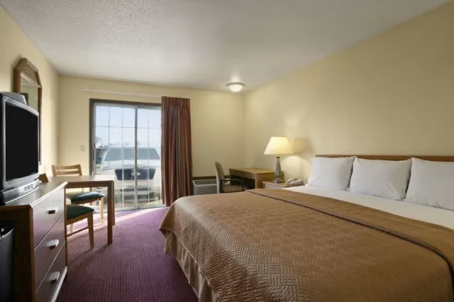 Travelodge Inn  Suites by Wyndham Muscatine - photo 3