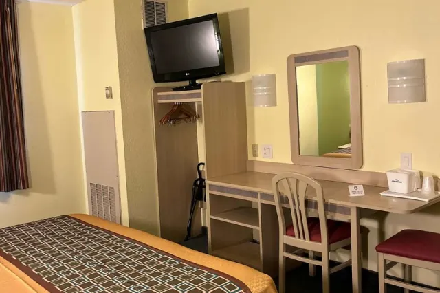 Howard Johnson by Wyndham Clarksville Tennessee - photo 4