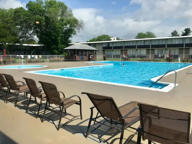 SureStay Plus Hotel by Best Western Lehigh Valley - photo 3