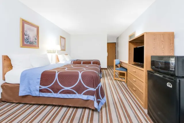 Super 8 by Wyndham Burlington - photo 3