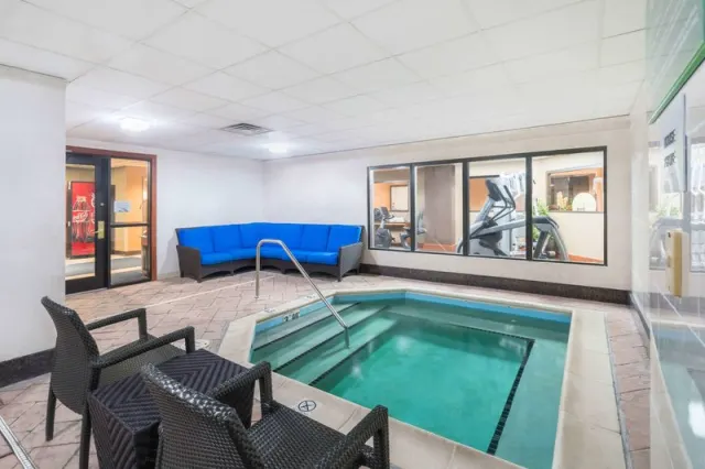 Wingate by Wyndham Lexington - photo 3