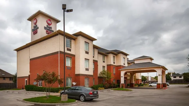 Best Western Plus Lake Dallas Inn  Suites - photo 2