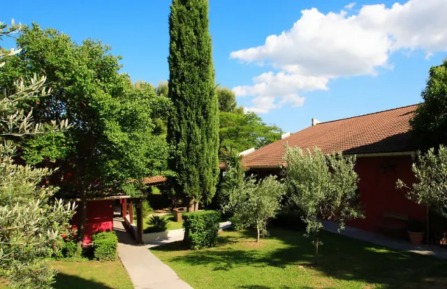 Ibis Styles Aix en Provence Mas des Oliviers - photo 2
