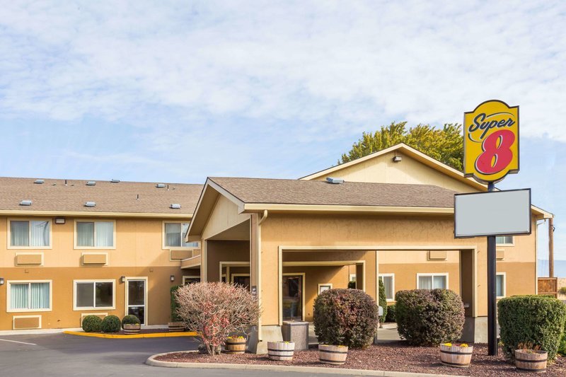 Super 8 by Wyndham LaGrande - photo 1