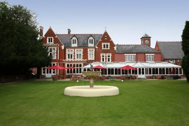 DoubleTree by Hilton St. Anne's Manor - photo 2
